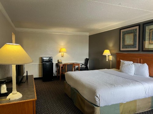 La Quinta Inn by Wyndham College Station - image 4