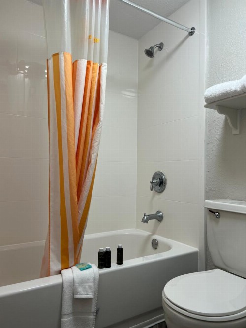 La Quinta Inn by Wyndham College Station - image 9