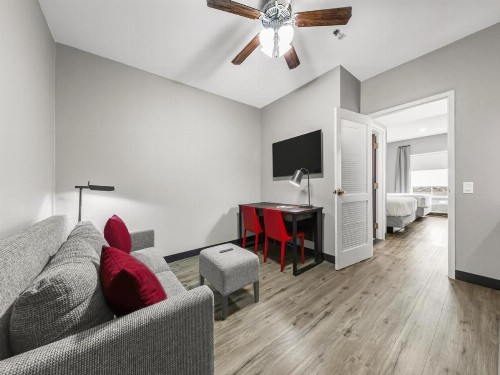 Hawthorn Suites by Wyndham College Station - image 11