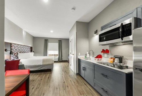 Hawthorn Suites by Wyndham College Station - image 22
