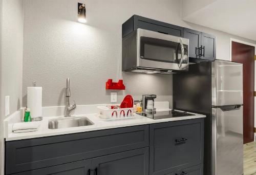 Hawthorn Suites by Wyndham College Station - image 25