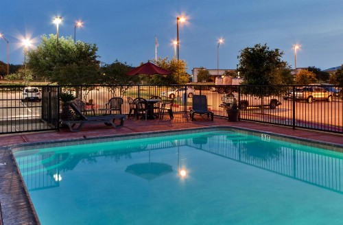 Hawthorn Suites by Wyndham College Station - image 28