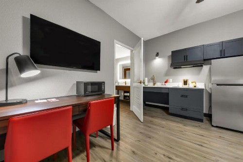 Hawthorn Suites by Wyndham College Station - image 39