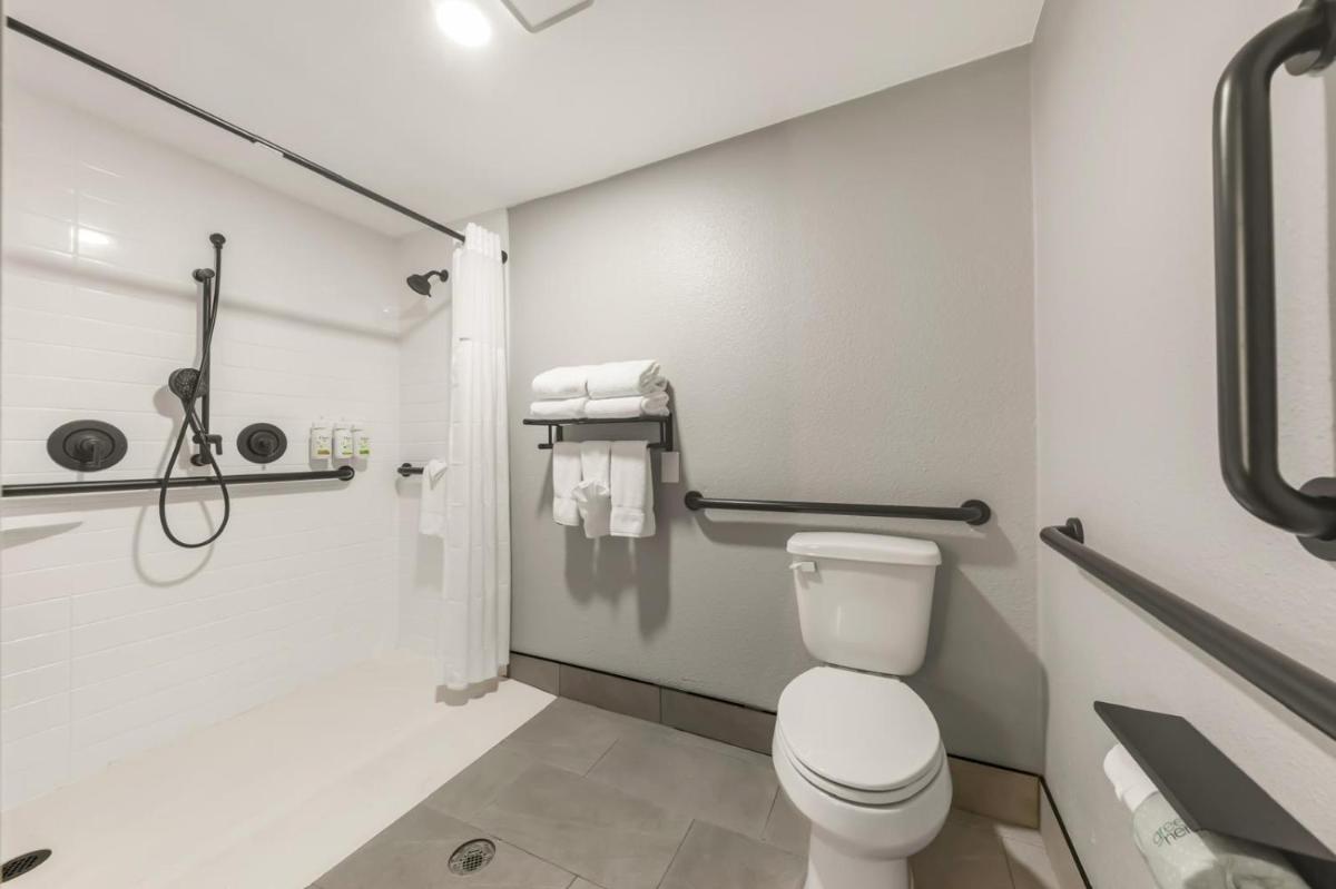 Hawthorn Suites by Wyndham College Station - image 5