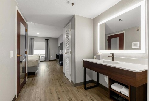 Hawthorn Suites by Wyndham College Station - image 6