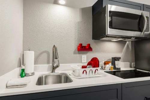 Hawthorn Suites by Wyndham College Station - image 7