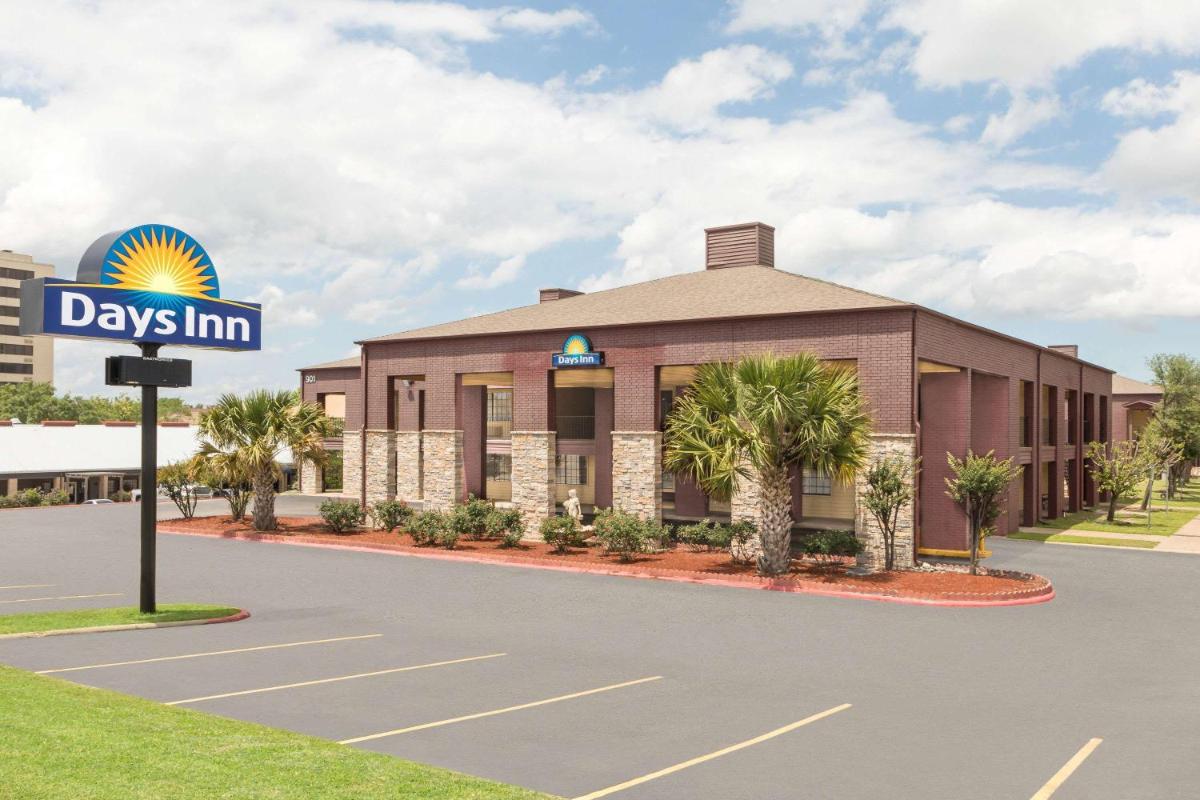 Days Inn by Wyndham College Station University Drive - main image