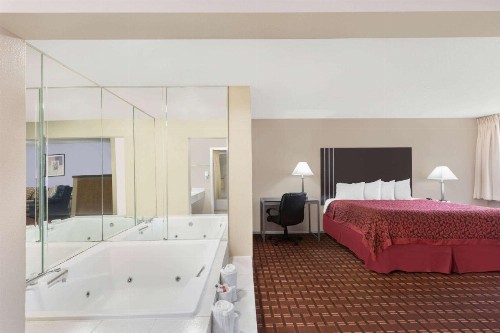 Days Inn by Wyndham College Station University Drive - image 10