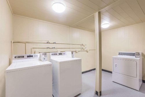 Days Inn by Wyndham College Station University Drive - image 12