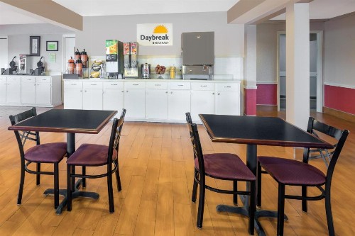 Days Inn by Wyndham College Station University Drive - image 17