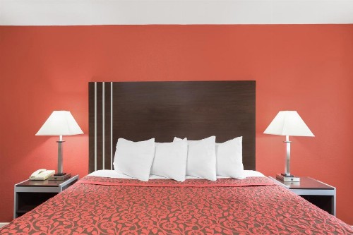 Days Inn by Wyndham College Station University Drive - image 26