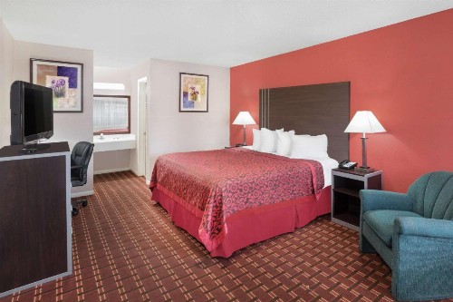 Days Inn by Wyndham College Station University Drive - image 6