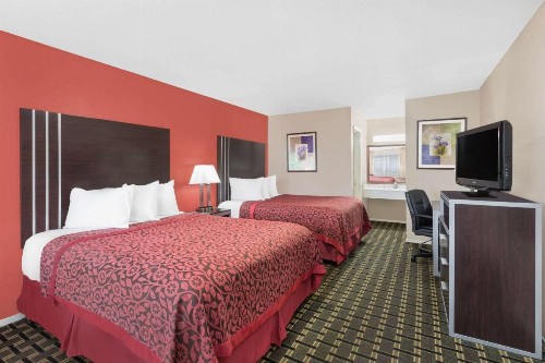 Days Inn by Wyndham College Station University Drive - image 8