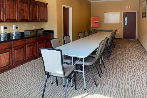 Comfort Suites Texas Avenue - image 25