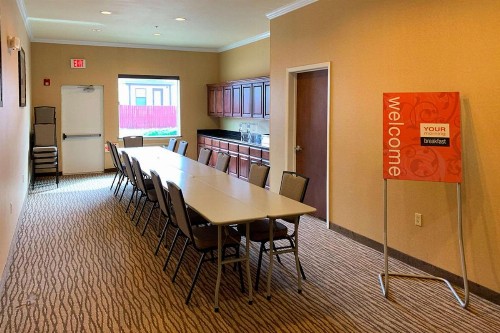 Comfort Suites Texas Avenue - image 26