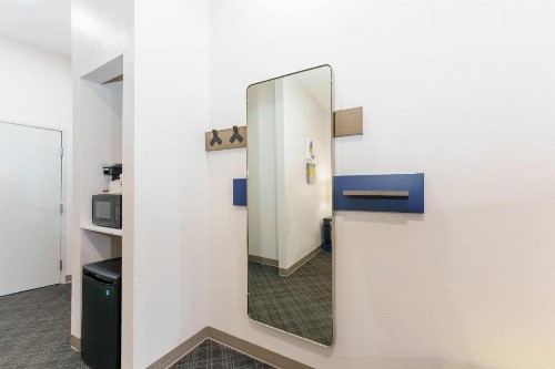 Comfort Suites University Drive - image 12