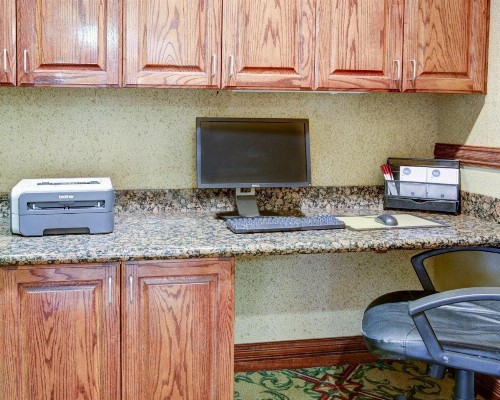 Comfort Suites University Drive - image 24
