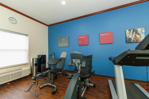 Comfort Suites University Drive - image 26