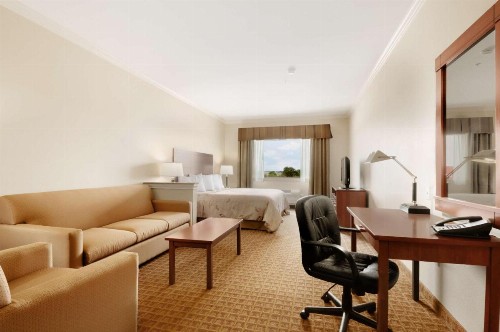 Ramada by Wyndham College Station - image 10