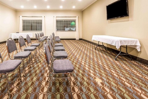 Ramada by Wyndham College Station - image 12
