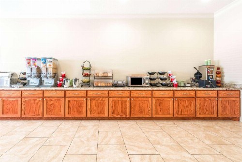Ramada by Wyndham College Station - image 14