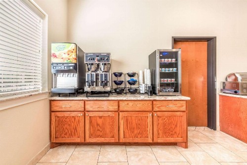 Ramada by Wyndham College Station - image 17