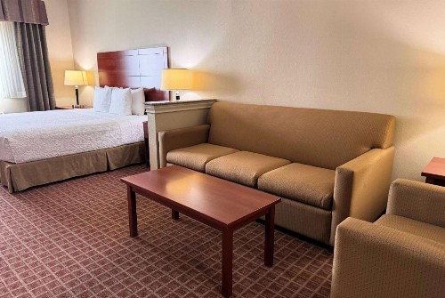 Ramada by Wyndham College Station - image 18