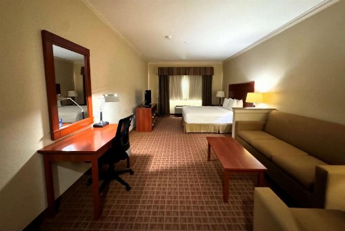 Ramada by Wyndham College Station - image 26