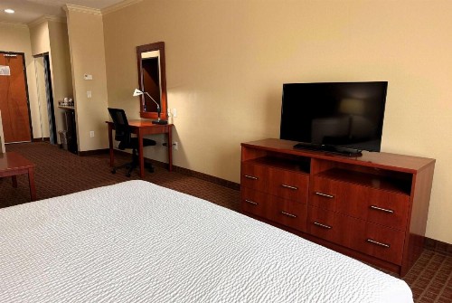 Ramada by Wyndham College Station - image 27