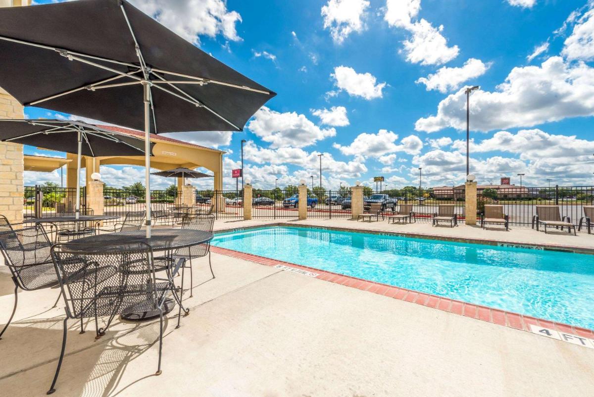 Ramada by Wyndham College Station - image 3