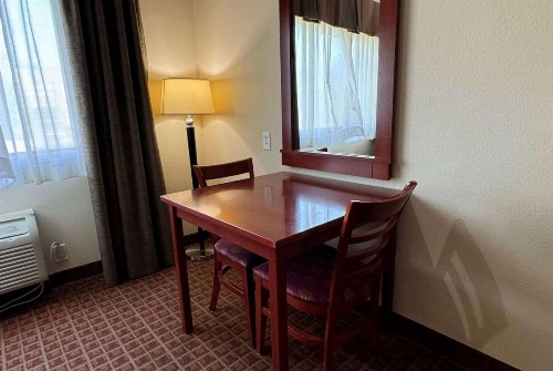 Ramada by Wyndham College Station - image 36