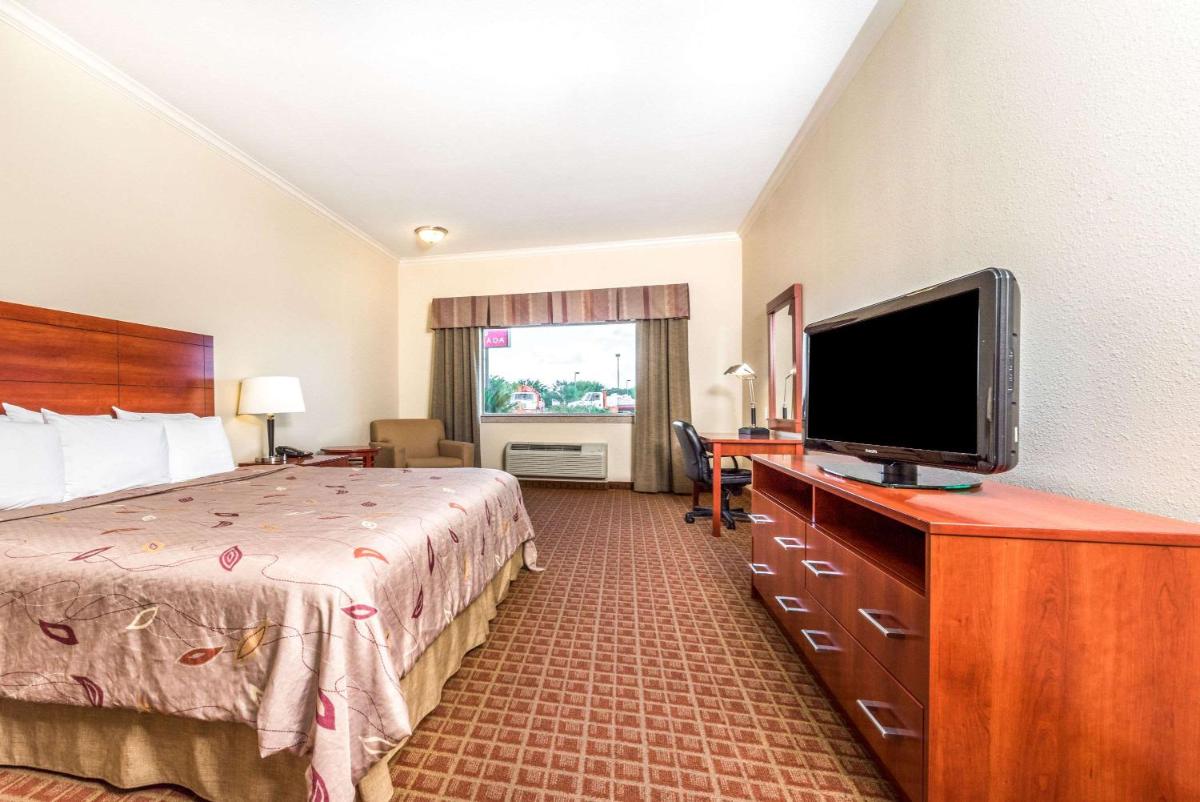 Ramada by Wyndham College Station - image 6