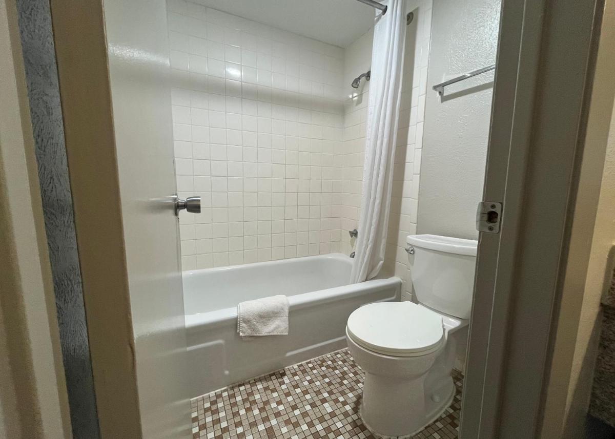 EZ Travel Inn College Station - image 6