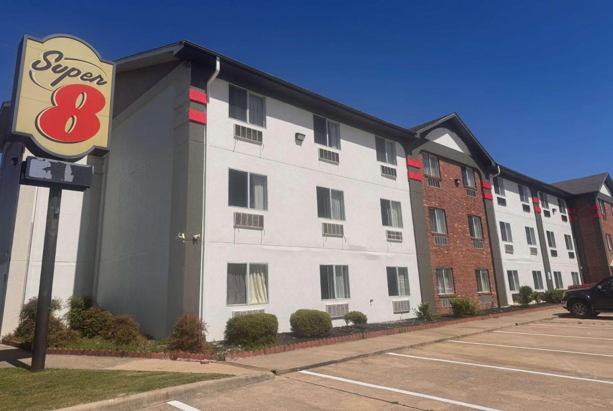 Super 8 by Wyndham College Station - main image