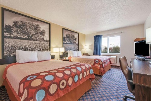 Super 8 by Wyndham College Station - image 10