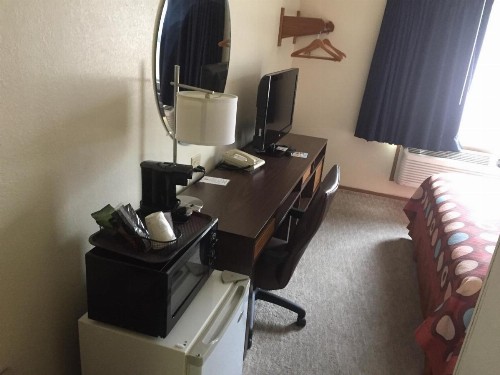 Super 8 by Wyndham College Station - image 36