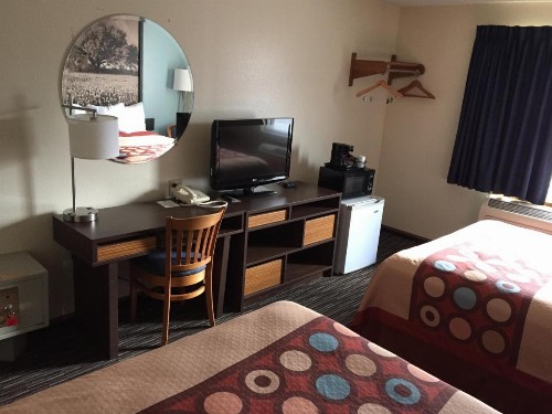 Super 8 by Wyndham College Station - image 37