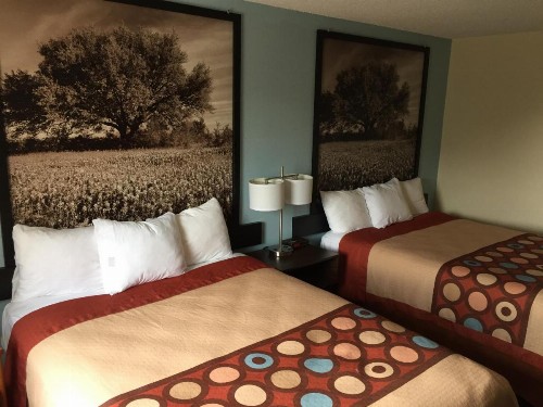 Super 8 by Wyndham College Station - image 39