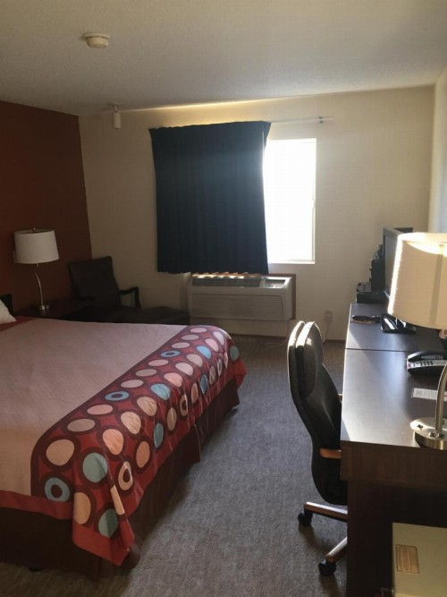 Super 8 by Wyndham College Station - image 45