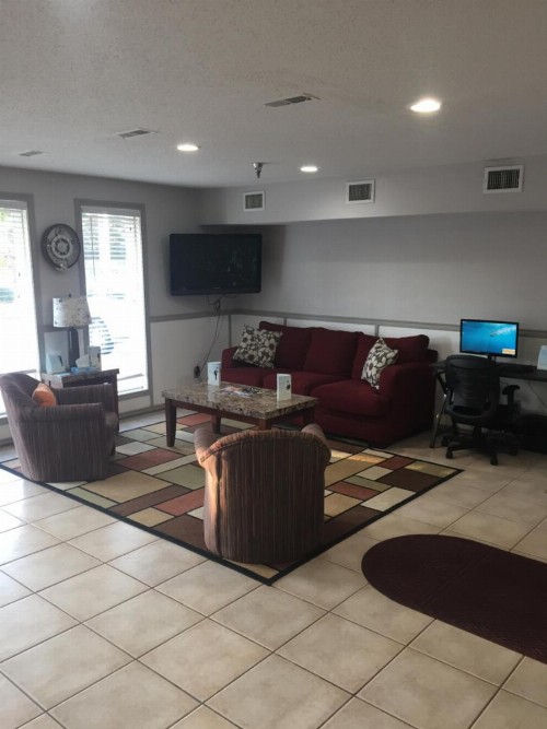 Super 8 by Wyndham College Station - image 48