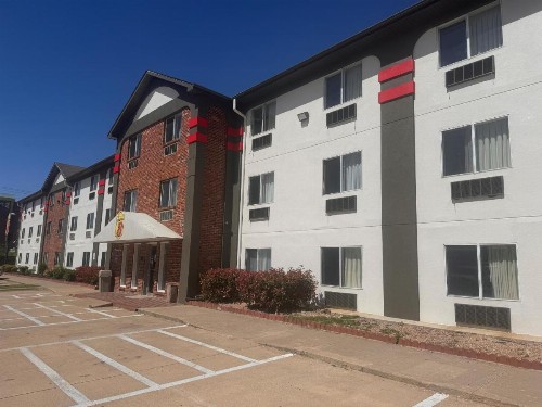 Super 8 by Wyndham College Station - image 49
