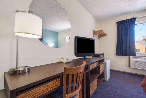 Super 8 by Wyndham College Station - image 7