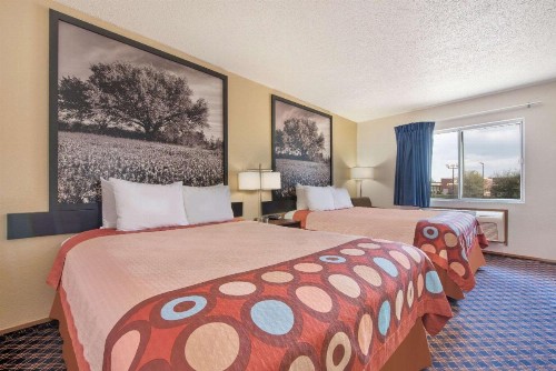 Super 8 by Wyndham College Station - image 9