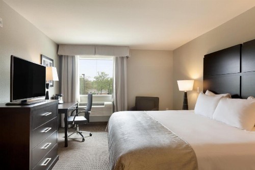 Baymont by Wyndham College Station - image 24