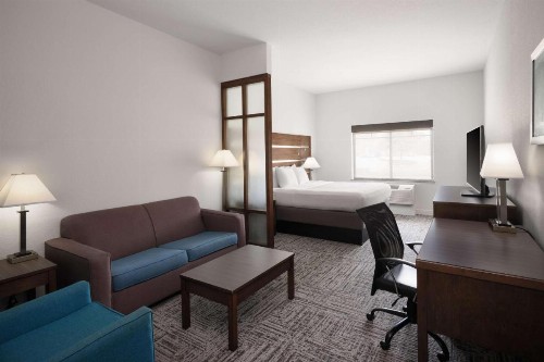 Best Western Plus College Station Inn & Suites - image 13