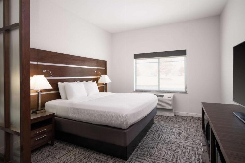 Best Western Plus College Station Inn & Suites - image 18
