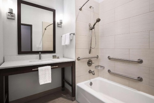 Best Western Plus College Station Inn & Suites - image 2