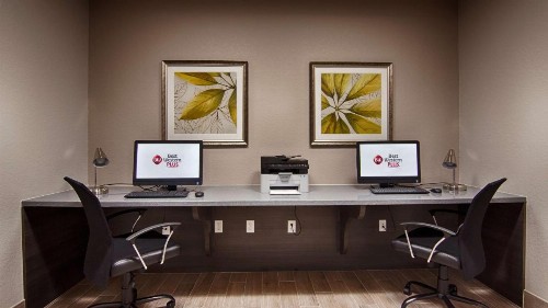 Best Western Plus College Station Inn & Suites - image 22