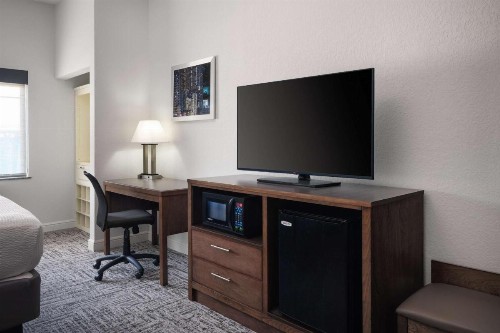 Best Western Plus College Station Inn & Suites - image 25