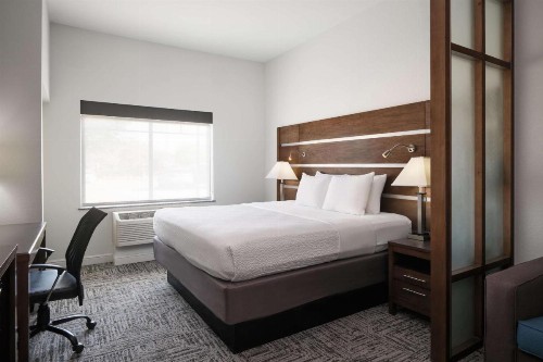 Best Western Plus College Station Inn & Suites - image 7